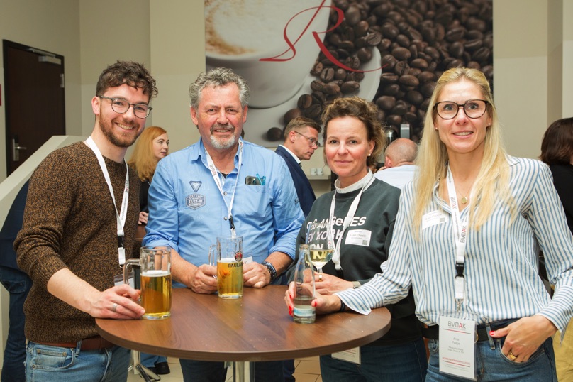 /images/slider-imgs-xs/120_Foto Loeffler_Weconact.jpg